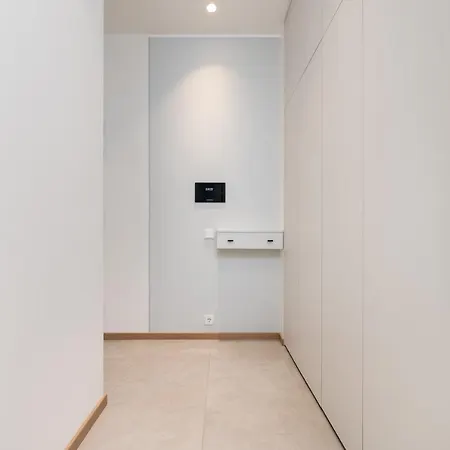 Brand New 2bdroom Free Parking דירה *