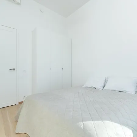 Brand New 2bdroom Free Parking Appartement *