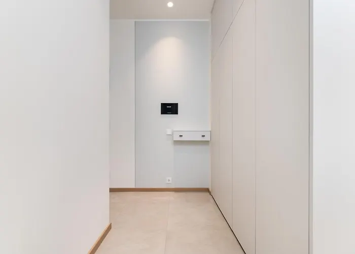 Brand New 2bdroom Free Parking Apartment *