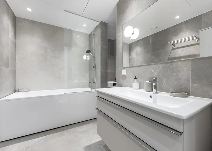 Brand New 2bdroom Free Parking *