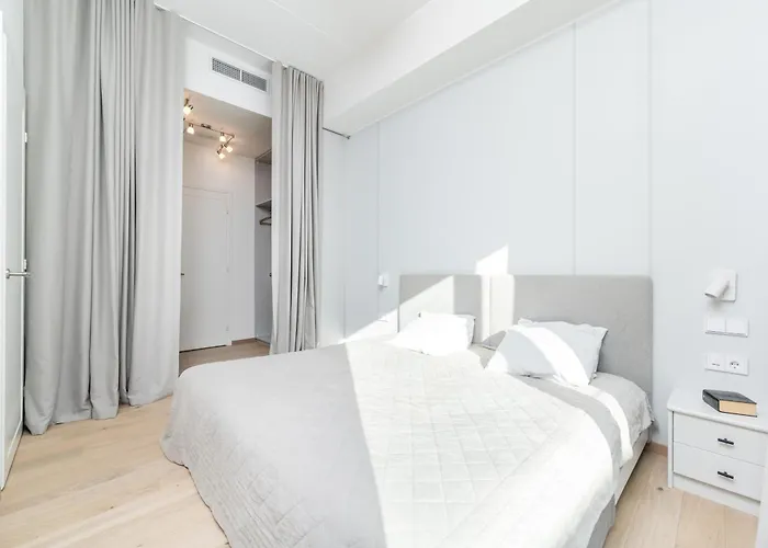 Brand New 2bdroom Free Parking *