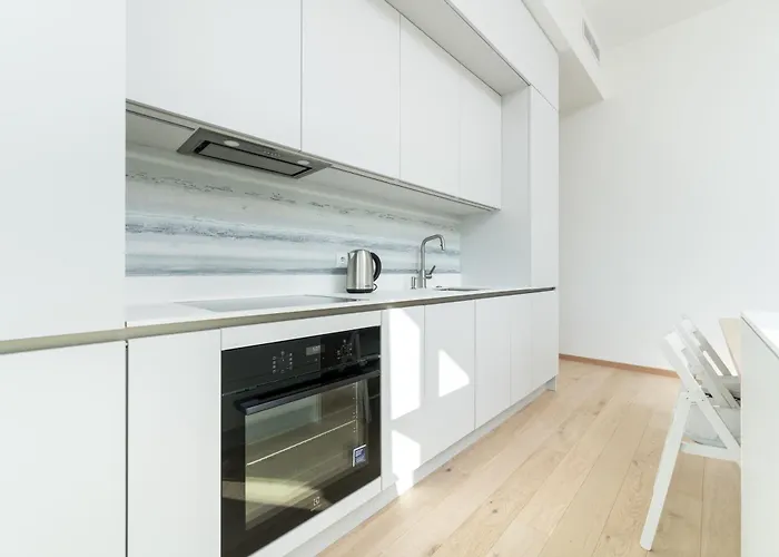 Brand New 2bdroom Free Parking *